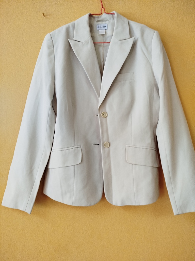 TAILLEUR FEMME DE COULEUR  BLANCHE